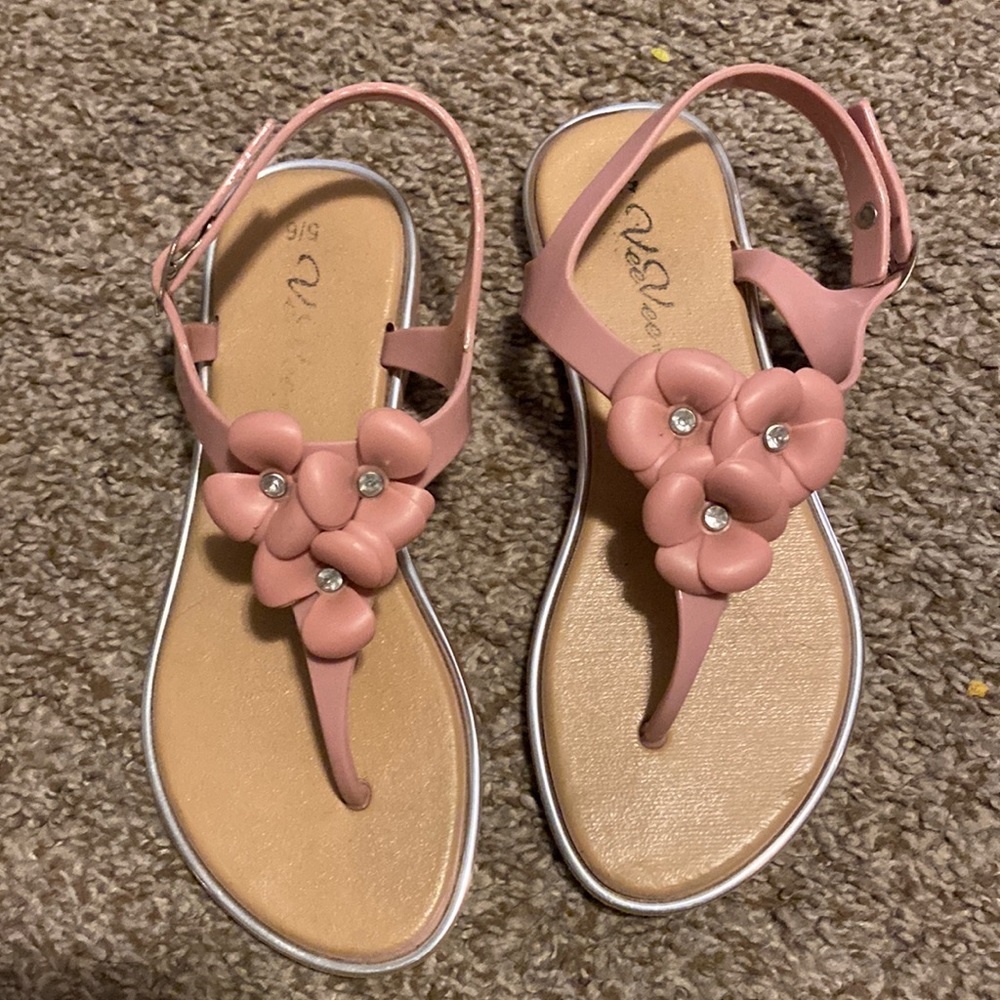 Womans size 5/6 sandle
